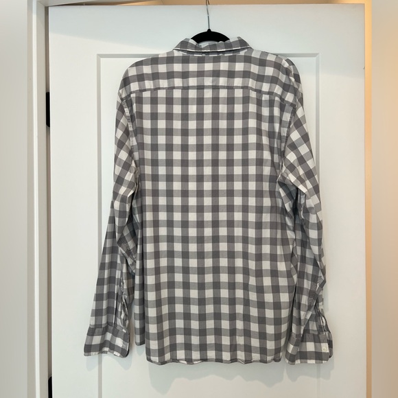 Faherty Men’s Gray Checkered Button Down - Like New (XL) - Picture 2 of 5
